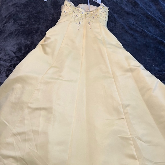 Morgan & Co yellow prom dress - Picture 4 of 7